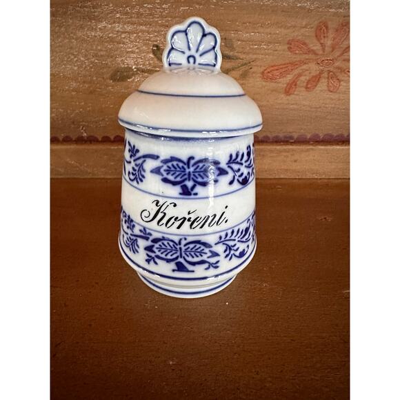Blue Onion Ceramic Jar , Eastern European All Spice Jar, Koreni Jar with Lid - Picture 8 of 9